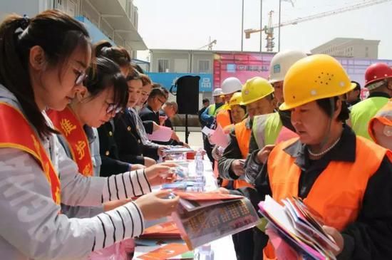 九原区司法局:法律进工地 架起农民工连心桥