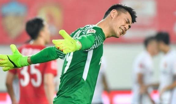 《申花2-1绝杀恒大：戴伟浚补时一剑封喉，虹口见证中超格局之变》