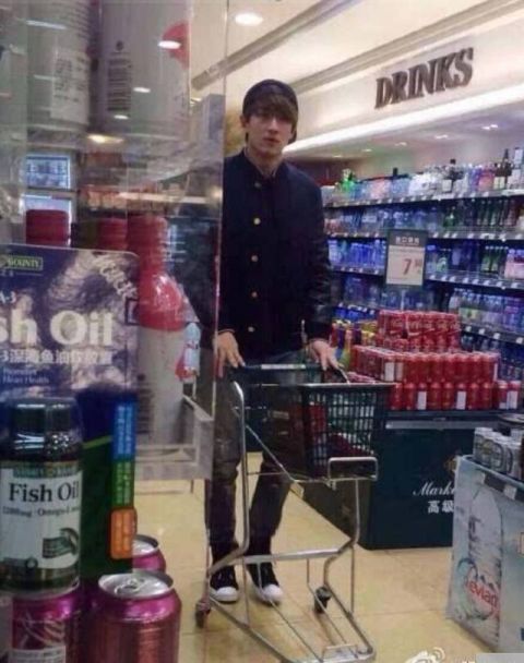 网友偶遇林更新逛街,看见真容大呼被骗,和宣传