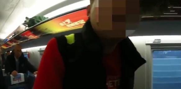高铁霸座女称我想坐哪就坐哪,铁警:那你去坐