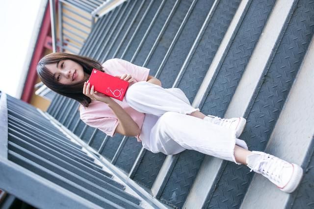 小姐姐亲测!体验刘海屏红米6P玩出了花