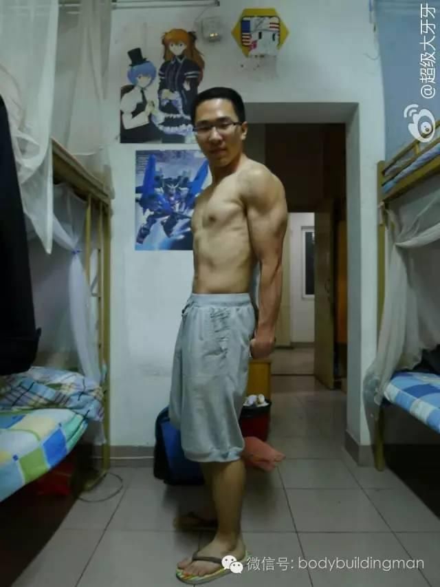“当时肚子有肥肉,想练出腹肌,想法很单纯”