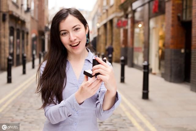 微信朋友圈里的这些动态,大多是过得不幸福的