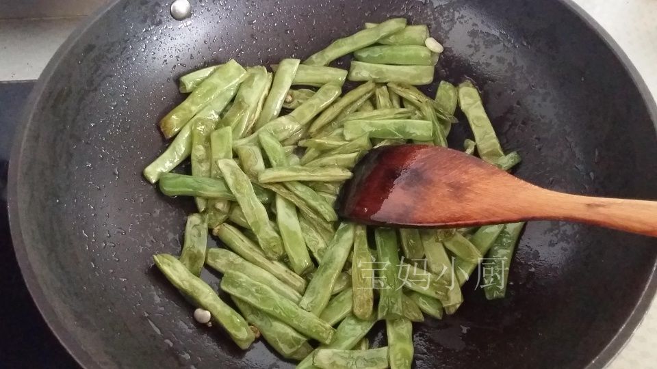 炒豆角的时候放点它，立刻食欲大开，比放肉的还好吃