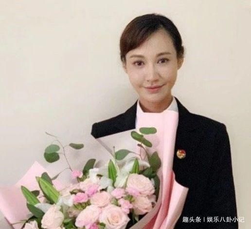 撞脸杨颖，曾比范冰冰还美，最红时下嫁丑男，今39岁脸僵