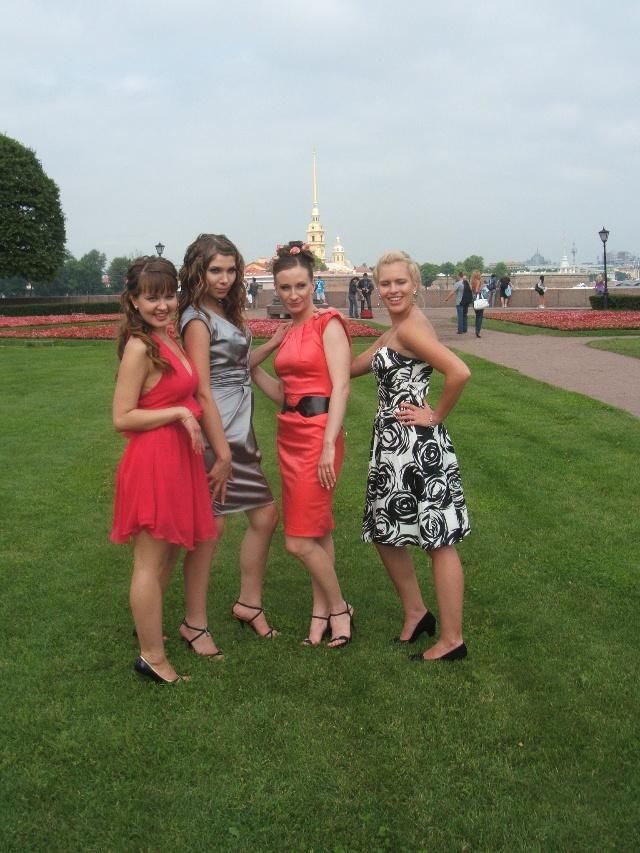 街拍俄罗斯美女,肤白貌美,中国男人的最爱