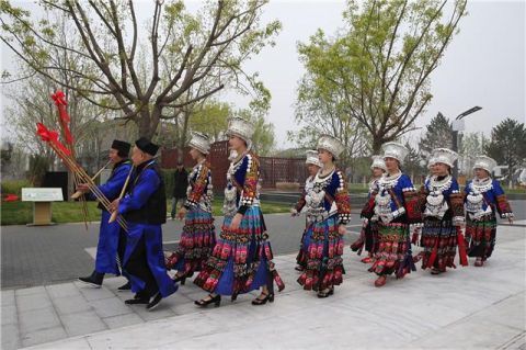 北京世园会最新参观照 正式开放第一天人气旺