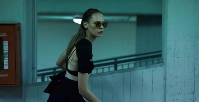 没近视的人戴的眼镜