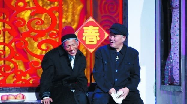 上春晚因紧张忘词,随口瞎编一句却成经典,火了许多年! 老葡京赌城