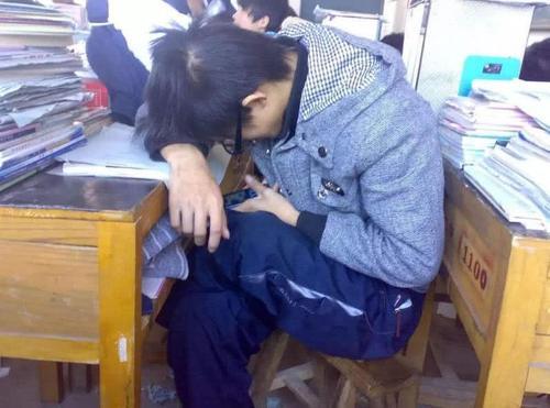 同样是上课玩初中,初中生普通级,高中生稀有级手机复读长沙图片