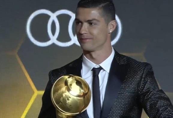 C罗获环球足球奖后终爆发:不提皇家马德里+公