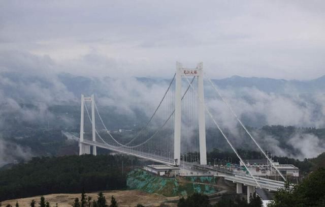 中国再夺逆天工程，亚洲第一桥屹立火山之巅，助一带一路直达缅甸