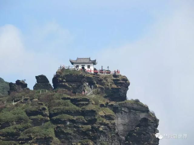 贵州梵净山属武陵山脉主峰，为佛教名山，乃夏季十佳休闲避暑胜地