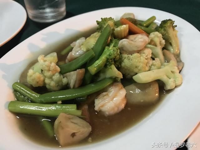 全家在曼谷吃顿泰餐，没螃蟹、没大虾、没硬菜，一桌花了400元！