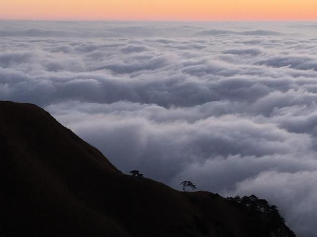 白色武功之龙山村-发云界-金顶-索道