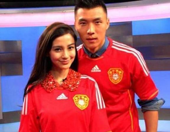 欧洲人体格!4次进球拯救国足,早与女友隐婚生