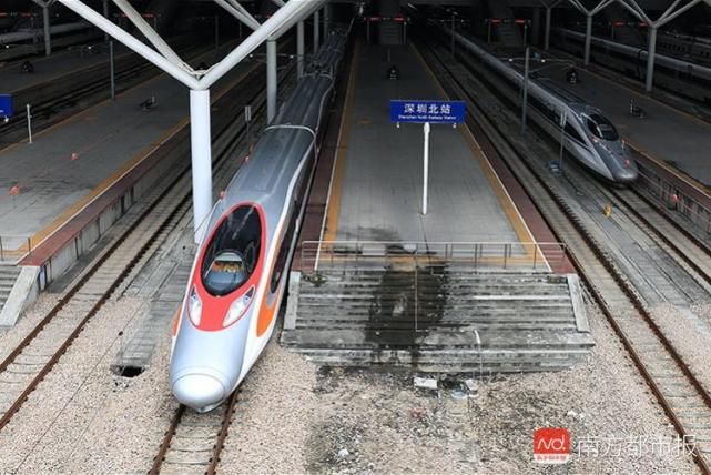 港铁列车首进内地，全程运行1小时18分