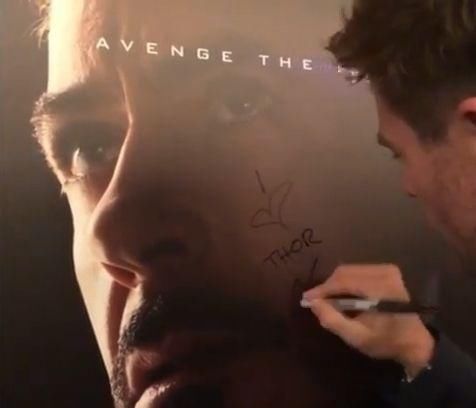 英雄也调皮,黑寡妇和美队玩游戏,托尔给钢铁侠