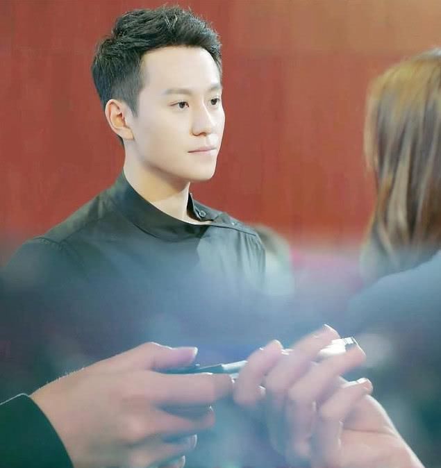 《泡沫之夏》获一致好评,张雪迎美出新高度,男