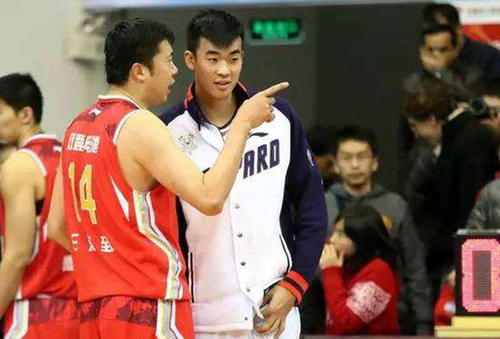 原创 接连拒绝CBA球队千万年薪邀请!每年赴美