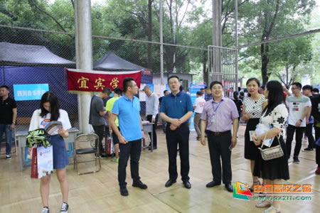 四川省2018年本科院校招生宣传巡展活动在宜