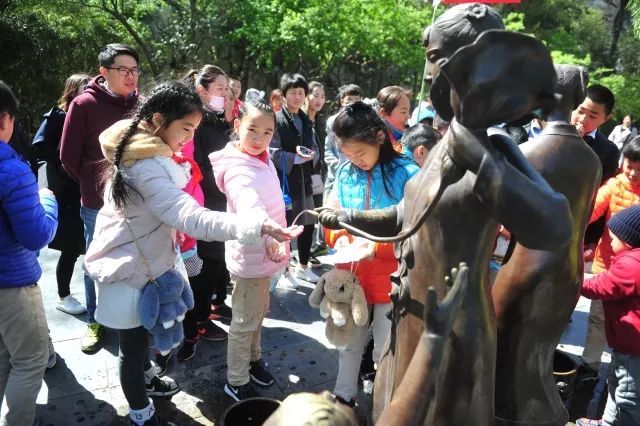 【旅游资讯】寻泉讲“红” 旅游讲解员志愿者让小学生“重识”济