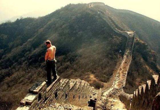 都说中国游客素质奇低,外国人的做法真的能甩你十条街