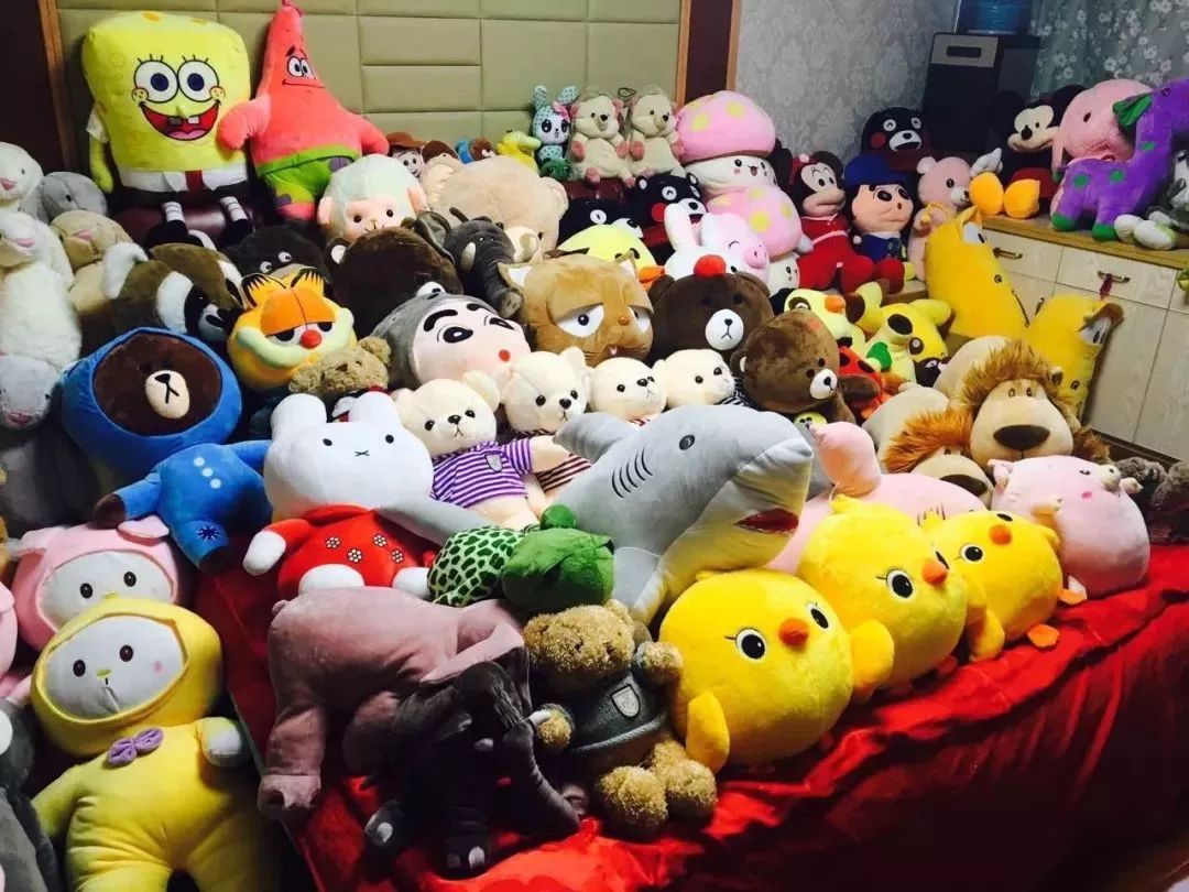 每天都去玩,萧山90后夫妻一年抓了两卡车娃娃