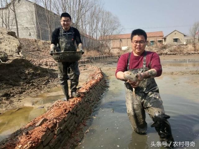 雨过天晴，农村小伙看到河里的大家伙后忍不住出手了