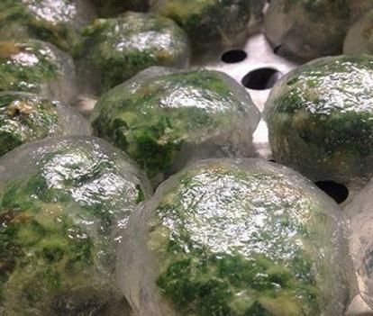 大婶街头卖这种小吃，3块钱一个，每天食客络绎不绝月入过万