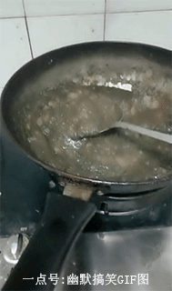 搞笑GIF 这招厉害了，空手变铁锤!