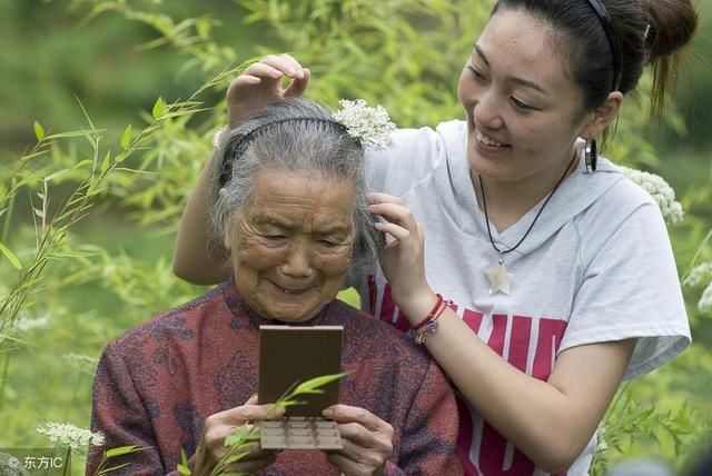 做上门女婿快一年，我妈生病住院，岳母和老婆的做法让我掩面而泣