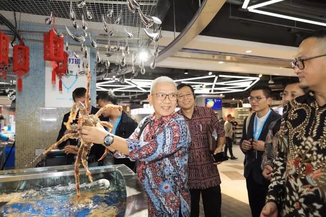 这家盒马店有位“外交官”，迪拜大亨、印尼高官都爱来