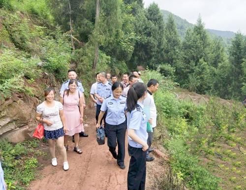 中江县公安局到广福开展精准扶贫工作