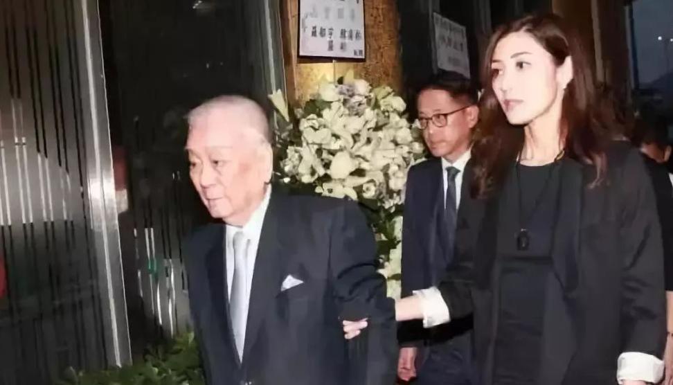 香港富豪许世勋去世,420亿遗产独子与儿媳李嘉