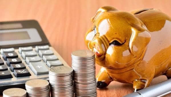 假如有一个亿放银行,是不是靠利息就够用了?专