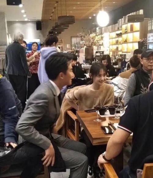 冯小刚郑爽怎么认识的