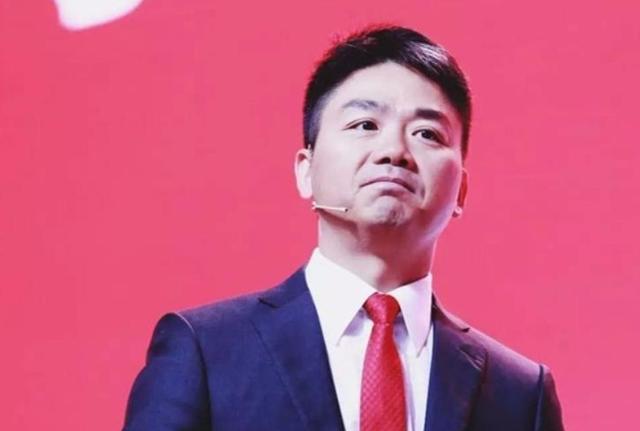 刘强东案最新进展,监控视频流出,女子紧跟其后