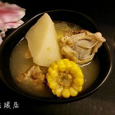 棒骨鸡脚萝卜玉米胡椒汤