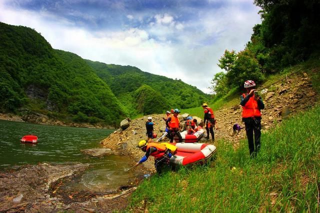 安徽洞穴探险队--探秘六百丈洞穴,发现神秘生物巢穴