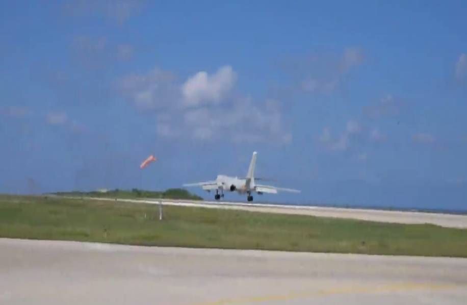 空军轰6K首次起降南海岛礁 师长亲自驾机出击