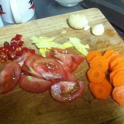 泰式冬阴功金针菇肥牛汤