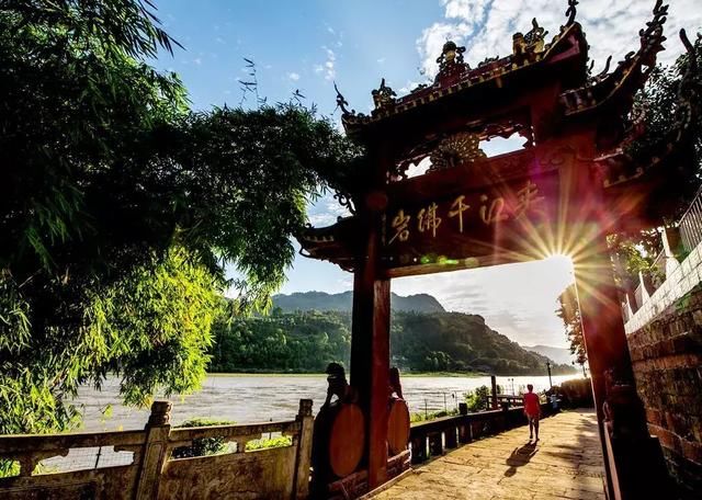 比都江堰还牛！成都南边这个小城，美景美食冷门到极致，1.5h到！