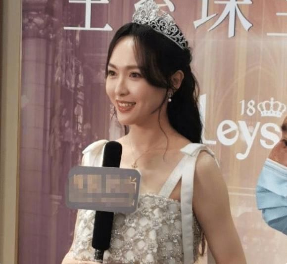 36岁唐嫣现身活动，失去了十级美颜，这生图确定不是唐不修？
