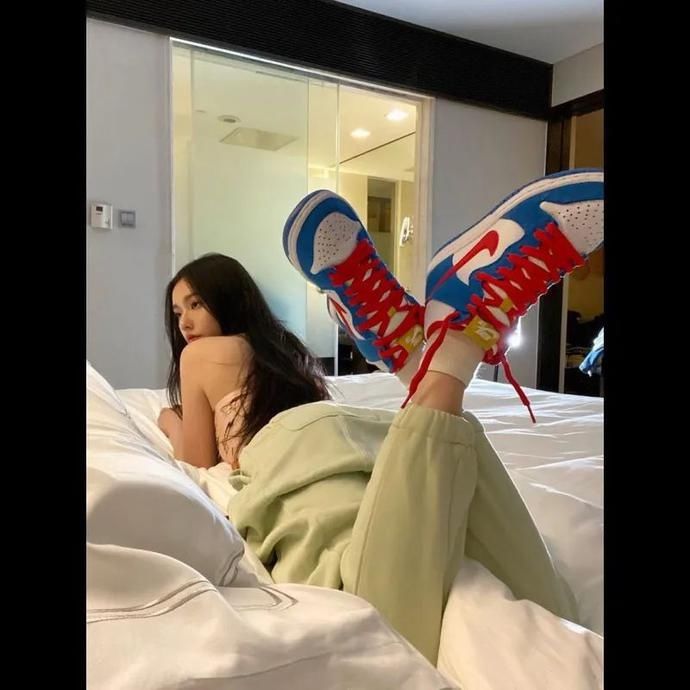 吴亦凡、热狗疯狂带货这双鞋！最快上脚女神，还是朴山多拉！