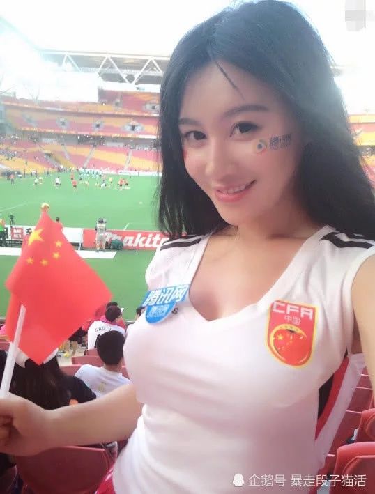 足球宝贝冠军樊玲是世界杯最美球迷?当他们登