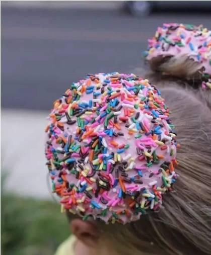 卖呆|幼儿园男老师给小姑娘编了个网红辫,回