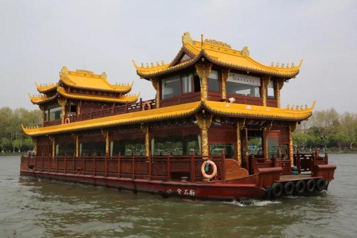 西湖游船最新活动 t01c2082627d2cf236f.jpg