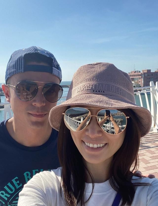 林心如颜值不再!与霍建华晒无滤镜自拍,黑头严重遭网友嘲讽