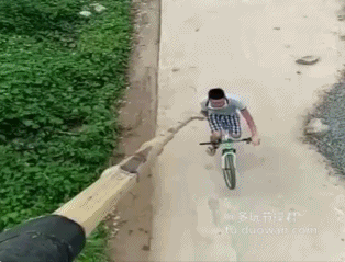 11.这一带碰瓷的多 特意装了个行车记录仪